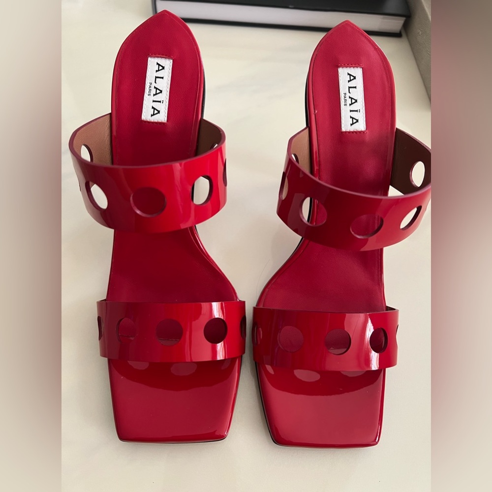 Alaïa Openwork Leather sandal, Lacquer color